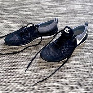 Nike Free Focus Flyknit Sneakers